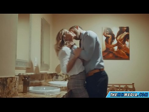 ❤️ Nalika pirang busty seduces anjeun dina restroom umum ☑ video porno dina pornosu.klassikaprint.ru ❤